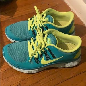 Women’s Nike free runs